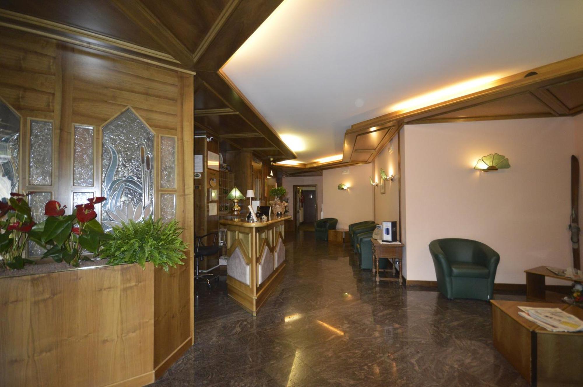 Hotel Quadrifoglio Pinzolo Exterior photo