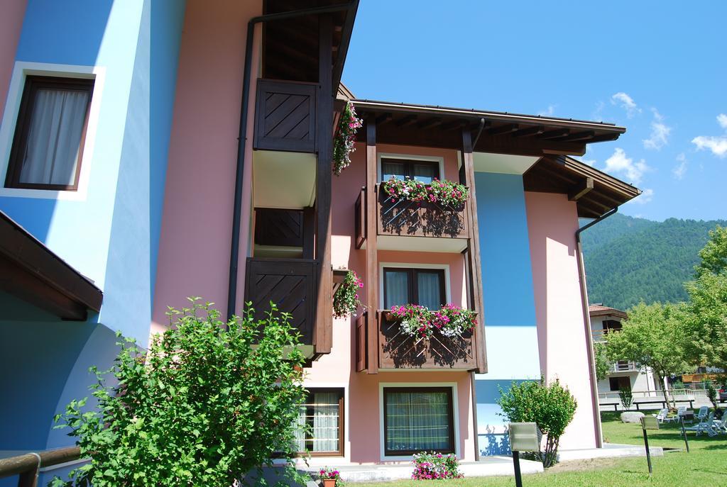 Hotel Quadrifoglio Pinzolo Exterior photo